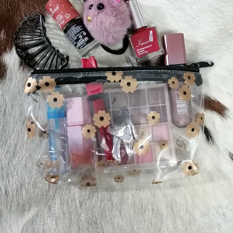 کیف آرایشی طرح گل های پاییزه